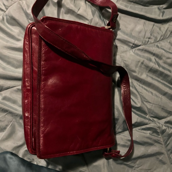 BOTTEGA VENETA VINTAGE BURGUNDY SHOULDER BAG - Picture 2 of 12